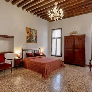 Flat With Canal View Near San Marco Venise